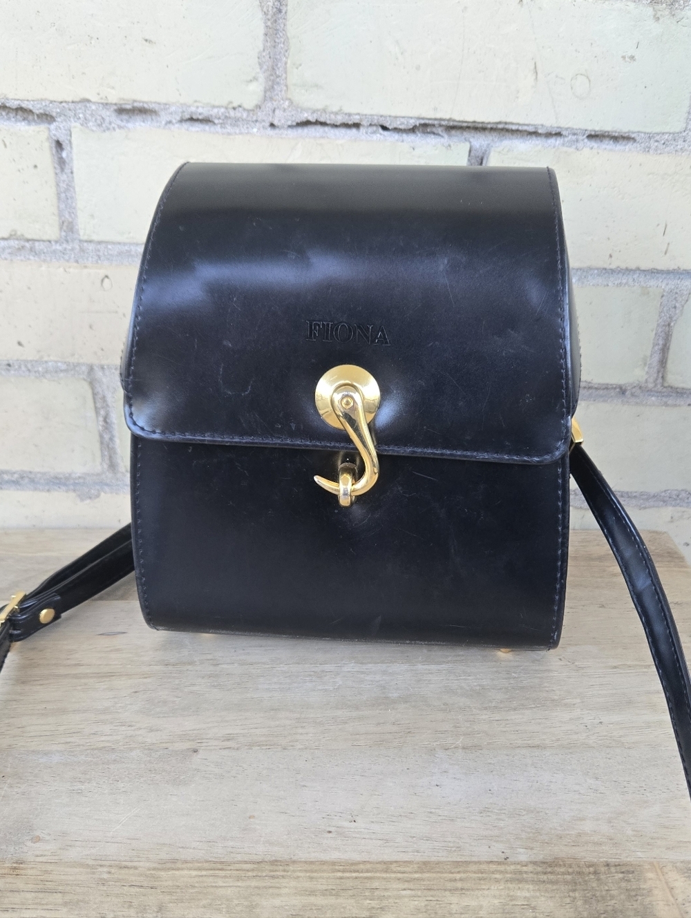 Vintage Leather Bag - Picture 2 of 14